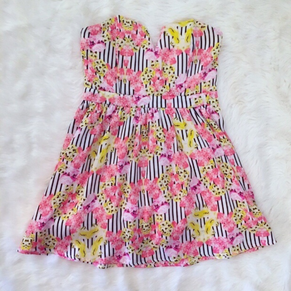 AKIRA Strapless Sweetheart Neckline Mini Dress
